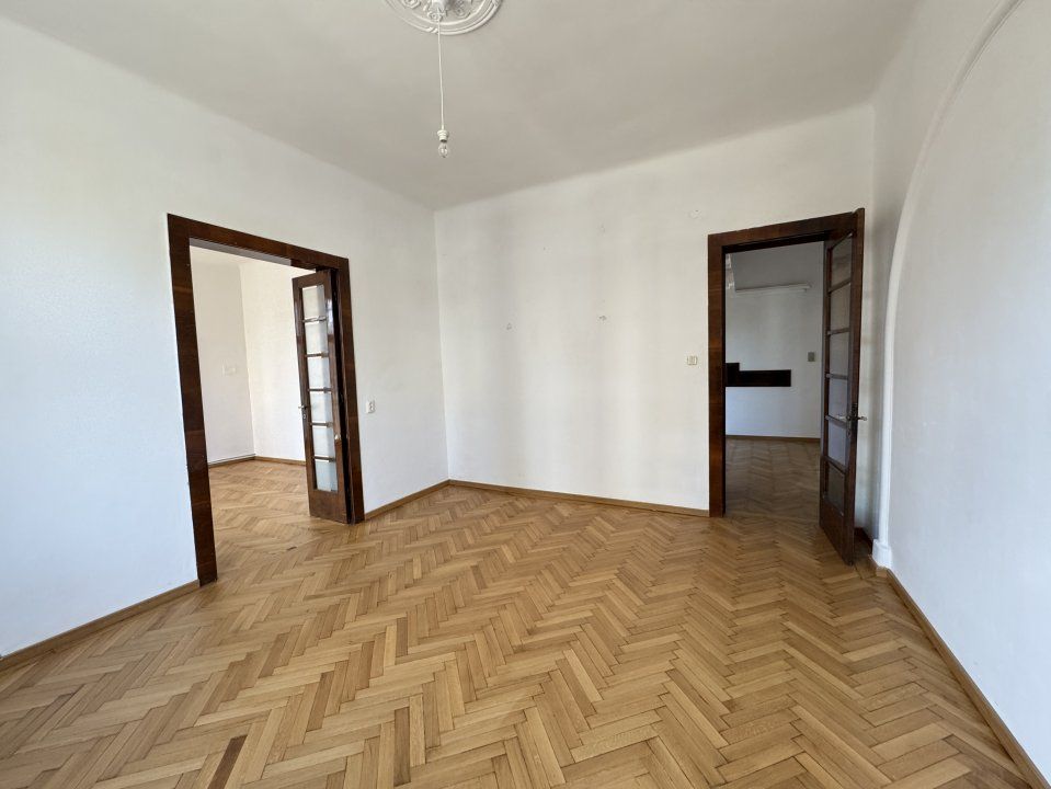 Sediu de firmă cu prestanță într-un imobil istoric – Unirii – fotografia 6 din 12