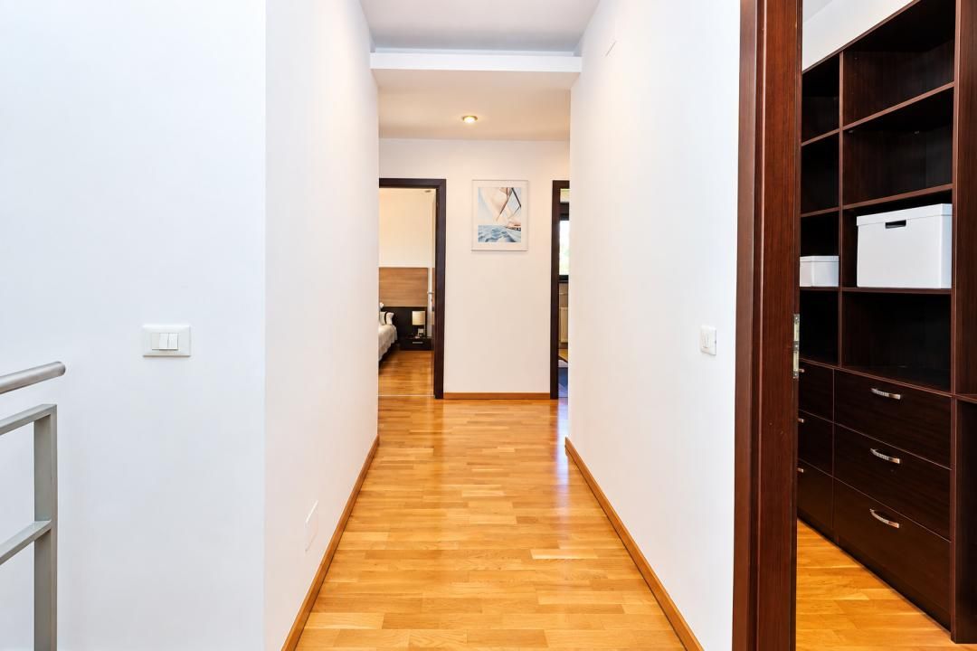 DUPLEX ÎN HERĂSTRĂU | 5 CAMERE | OFFICE | 3 BĂI | 4 BALCOANE | PARCARE 3 MAȘINI – fotografia 15 din 24