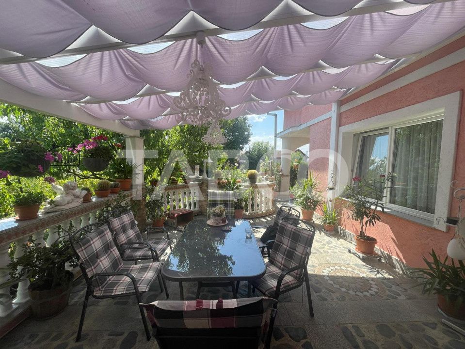 Casa deosebita  de vanzare 453 mp utili si curte 528 mp in Avrig – fotografia 9 din 32