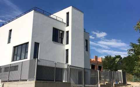 Casă individuală premium, 298 mp utili, teren 470 mp, terasă panoramică | Dezmir