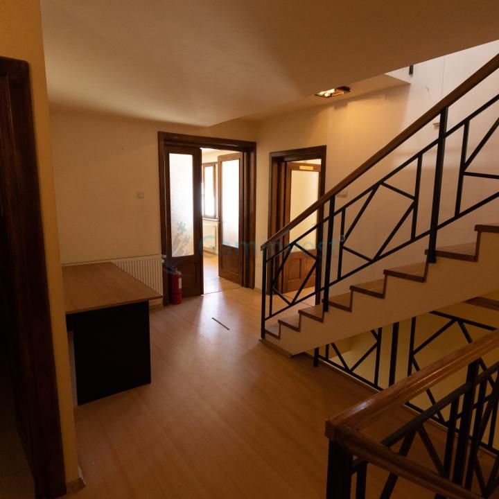 Cladire de inchiriat in Oradea, 382 mp cu 3 nivele, multifunctionala – fotografia 17 din 29