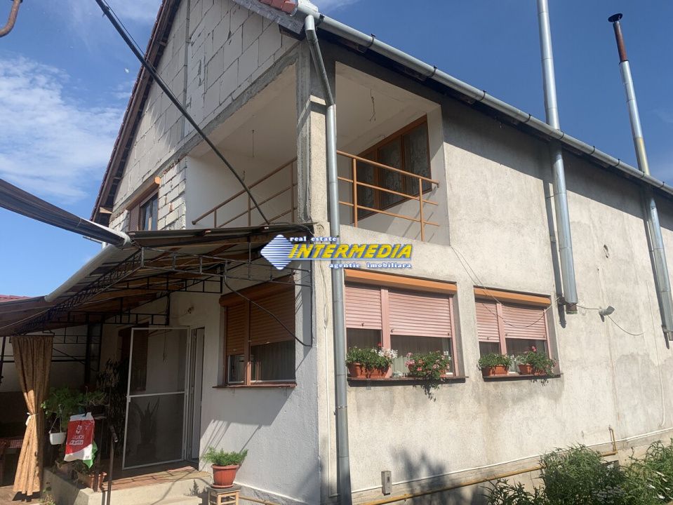 Casa de vanzare 5 camere teren aferent 1410 mp cu toate utilitatile zona Oarda – fotografia 3 din 33