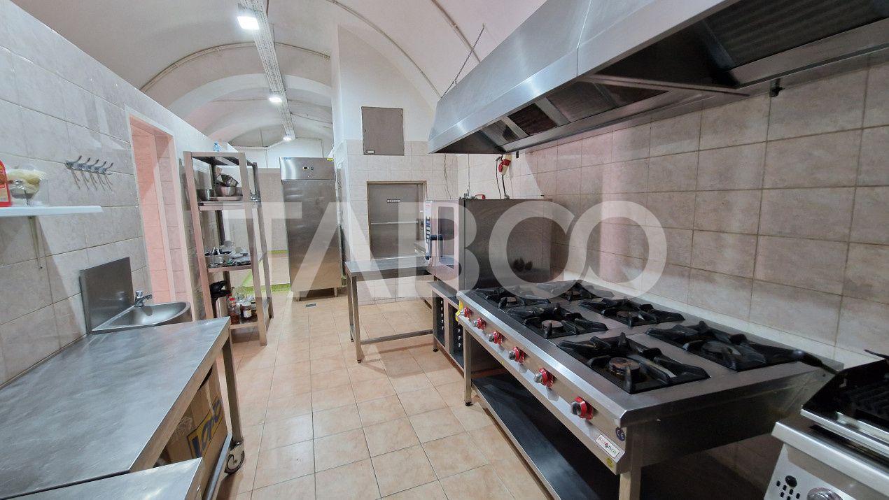 Piata Mare-Restaurant terasa inchiriata separat – fotografia 1 din 10