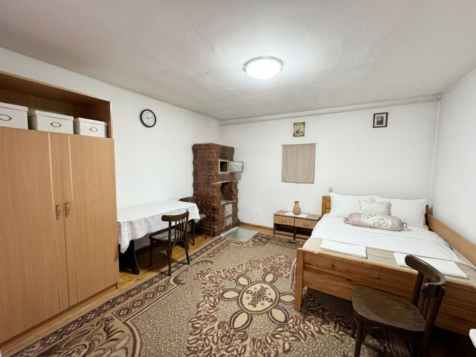 CASĂ DE VÂNZARE ÎN ȘARD, COMUNA IGHIU – TEREN 2.709 MP | 2 CASE | GARAJE | ANEXE – fotografia 7 din 23