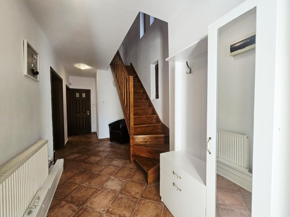 Casa familiei tale lângă Bulevardul Castanilor – fotografia 12 din 17