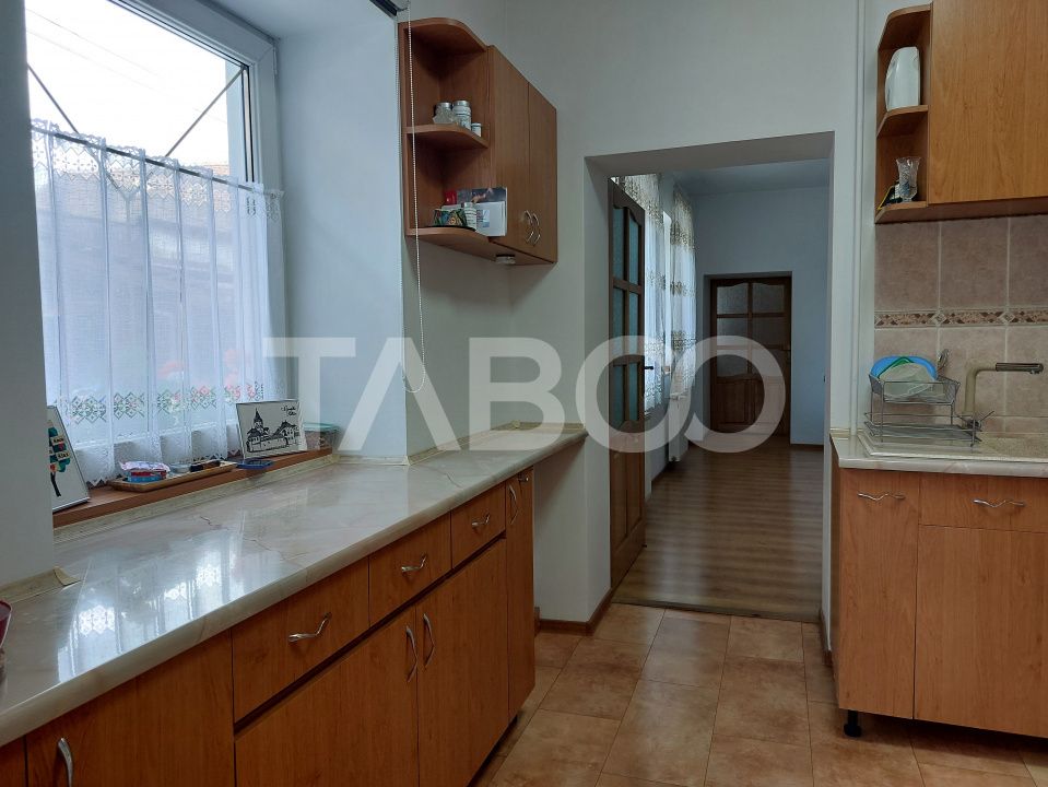 Casa 109 mp 4 camere pivnita terasa loc parcare curte comuna Cisnadie – fotografia 8 din 24