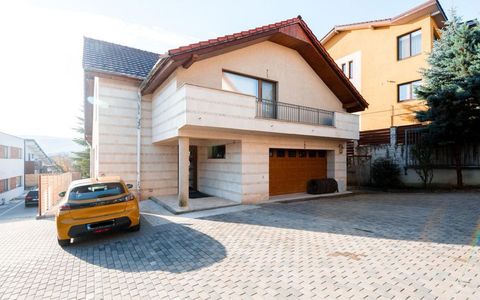 VILĂ EXCLUSIVISTĂ ÎN MĂNĂȘTUR CU GARAJ | 330 MP UTILI S+P+E | 800 MP TEREN