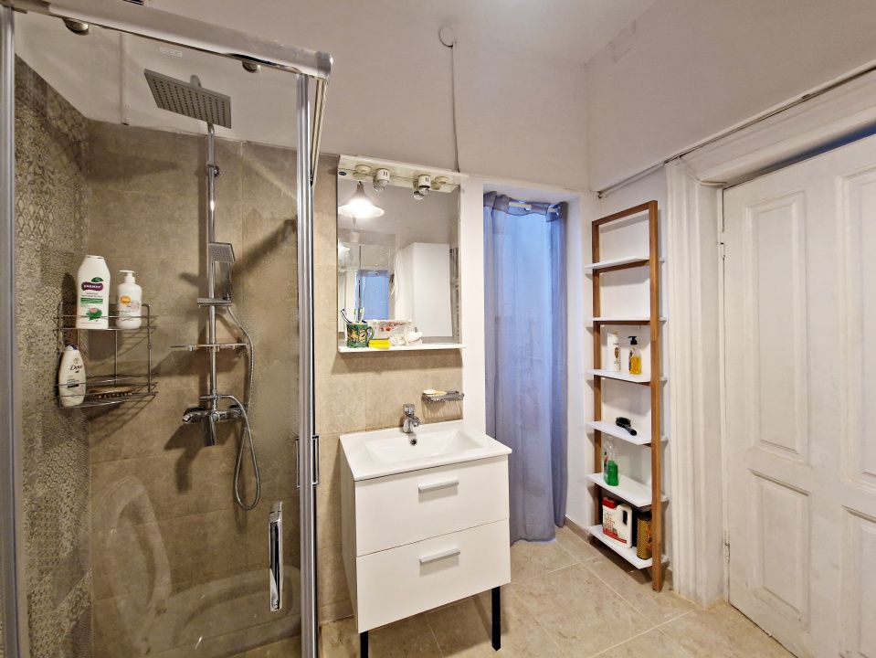 Casa veche renovata, parter+mansarda, curte proprie, Foisorul de Foc – fotografia 13 din 32