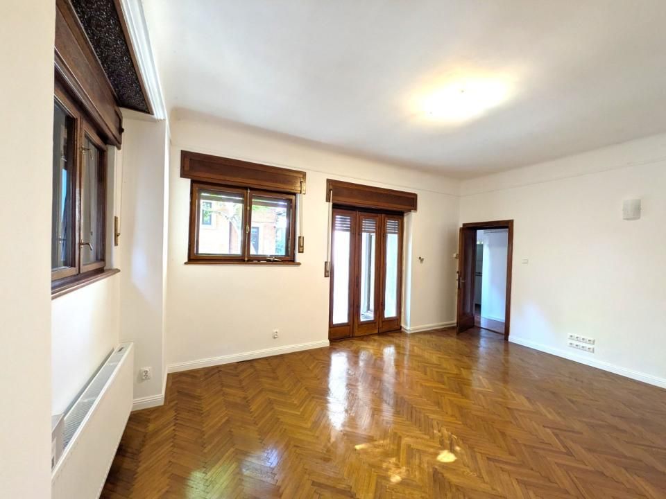 Apartament 4 camere nemobilat | Curte | Birouri / Rezidențial | Aviatorilor | – fotografia 5 din 13
