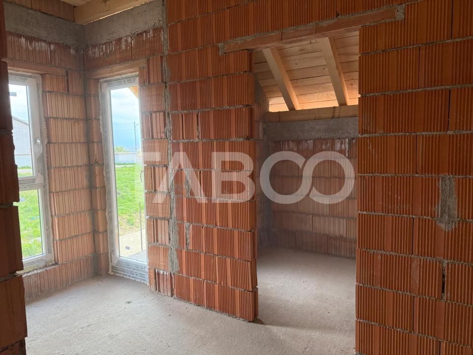 Casa 5 camere 3 bai  curte libera 262 mp terasa 22 mp Sura Mare Sibiu – fotografia 9 din 13