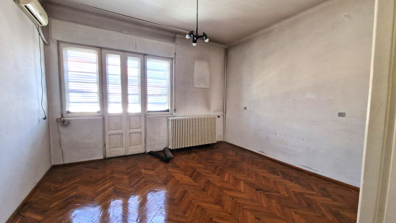 Vila cu curte de vanzare ULTRACENTRAL - 442.7 mp, 72 mp curte libera, 2 garaje – fotografia 9 din 19