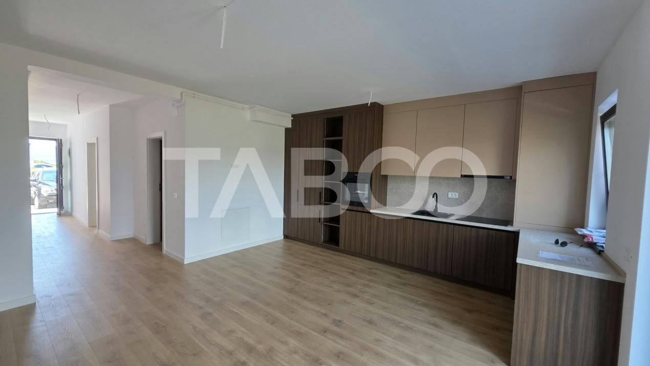 Apartament de vanzare nou nelocuit cu curte proprie si parcare – fotografia 2 din 10