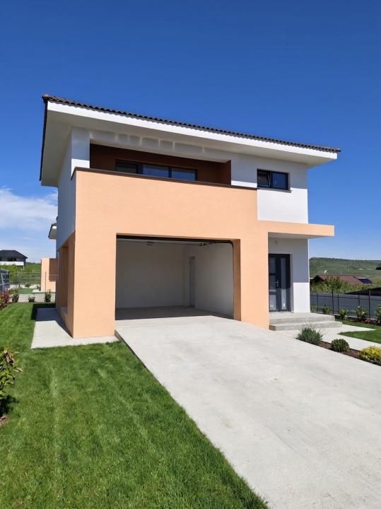 Casă individuală, 150 mp utili, teren 700 mp și garaj | Chinteni – fotografia 2 din 17