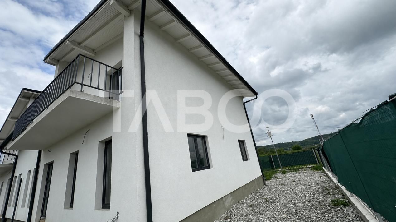 Casa tip duplex cu acces 2 strazi cu curte libera 195 mp Mohu Sibiu – fotografia 5 din 13