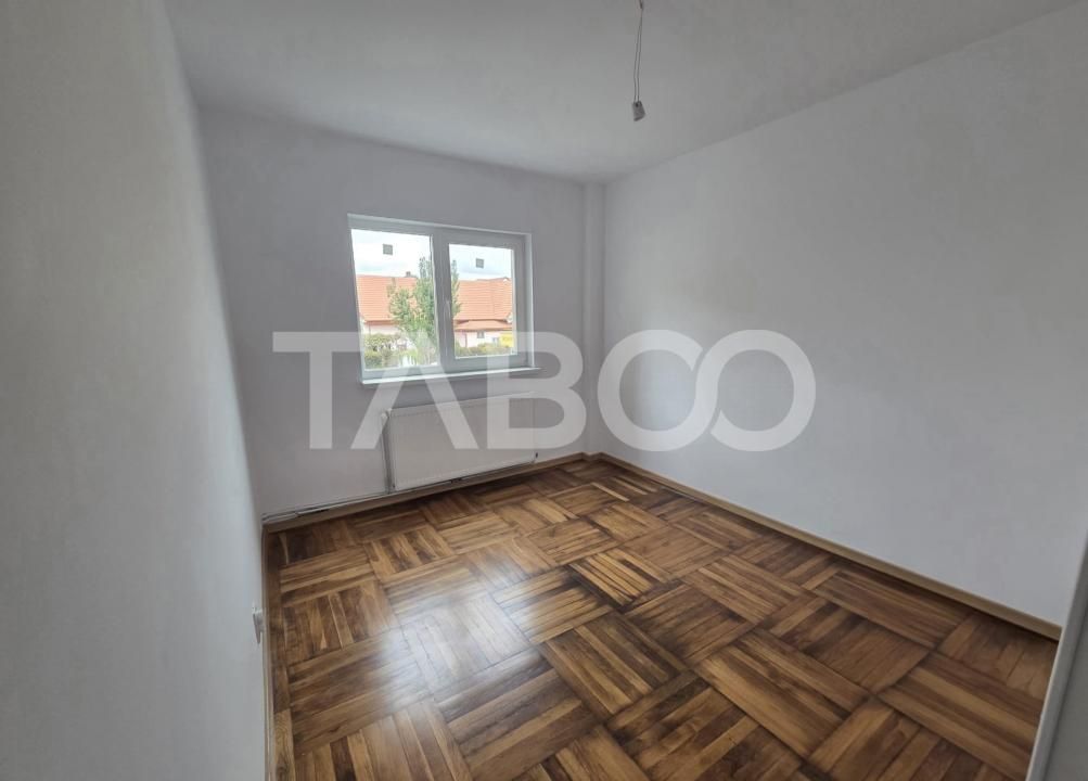 Apartament 70 mp semidecomandat 3 camere balcon 6 mp Bulevardul Unirii – fotografia 3 din 12