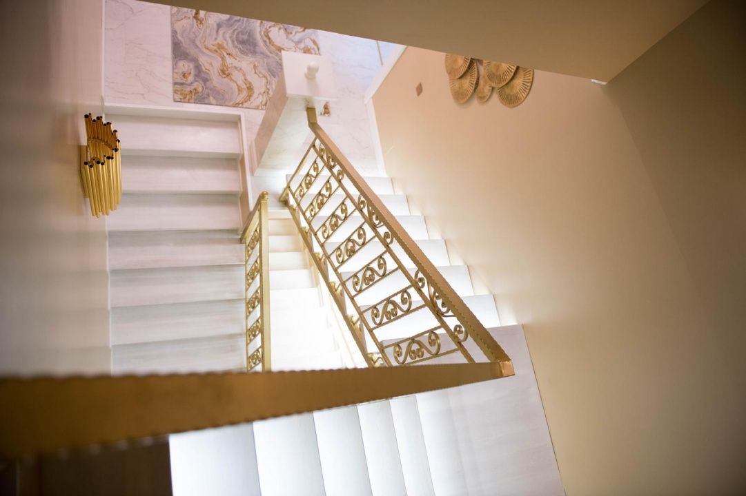 Casă superfinisată, complet mobilată, cu piscină încălzită – 5 camere, 5 băi – fotografia 9 din 20