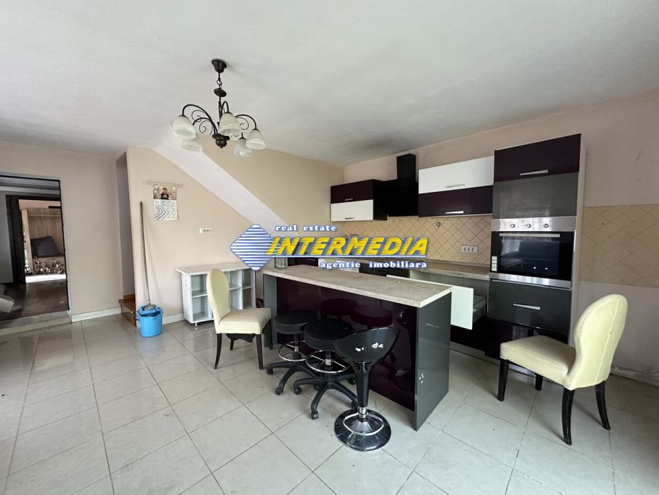 Proprietate 2 case curte pavata Teren 700 mp Hotel CETATE gard utilitati – fotografia 9 din 28