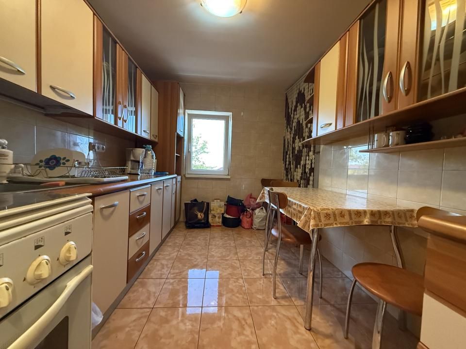 Apartament cu 3 camere, cu boxa si garaj, etaj 2 - Dambovita – fotografia 6 din 9