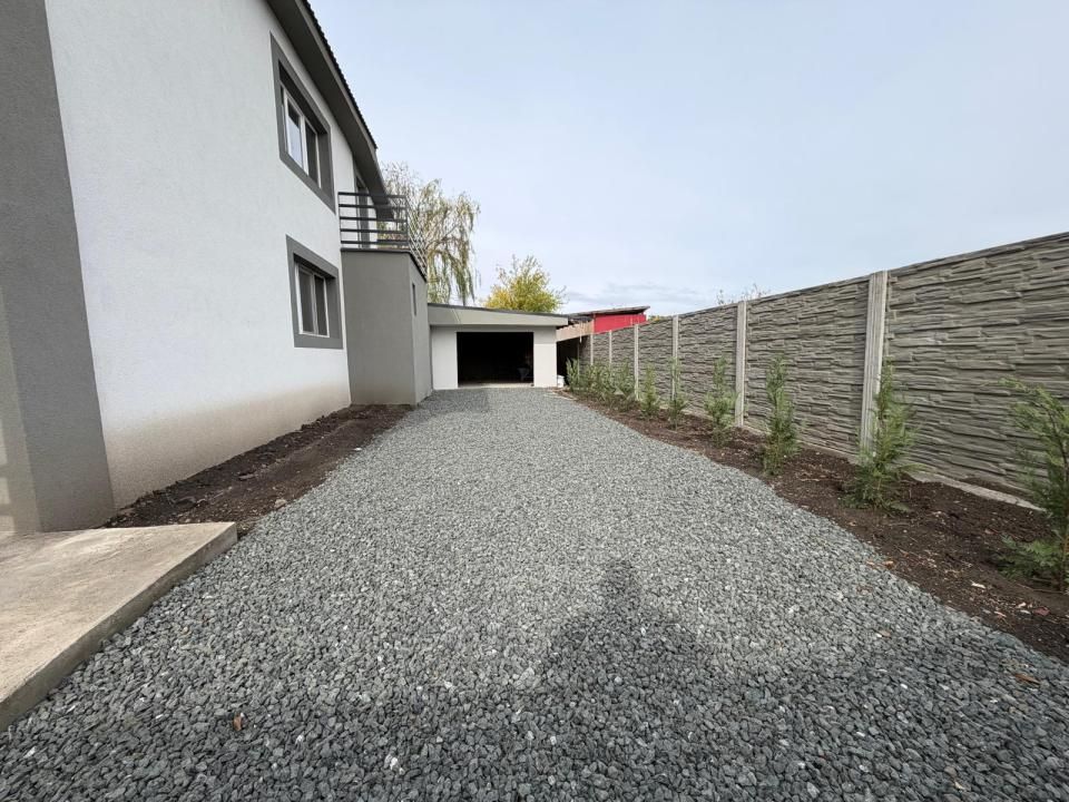 Individuala | Parter + Etaj + Pod | Asfalt | Toate utilitatile | Garaj – fotografia 19 din 22