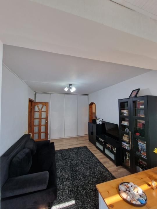 Apartament 3 camere de vânzare – Micro 6, Str. Moldovei – fotografia 2 din 9