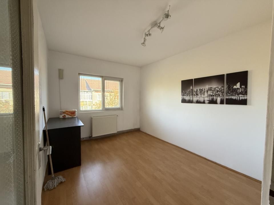 Apartament cu 3 camere, decomandat, 2 balcoane - Soarelui – fotografia 2 din 11