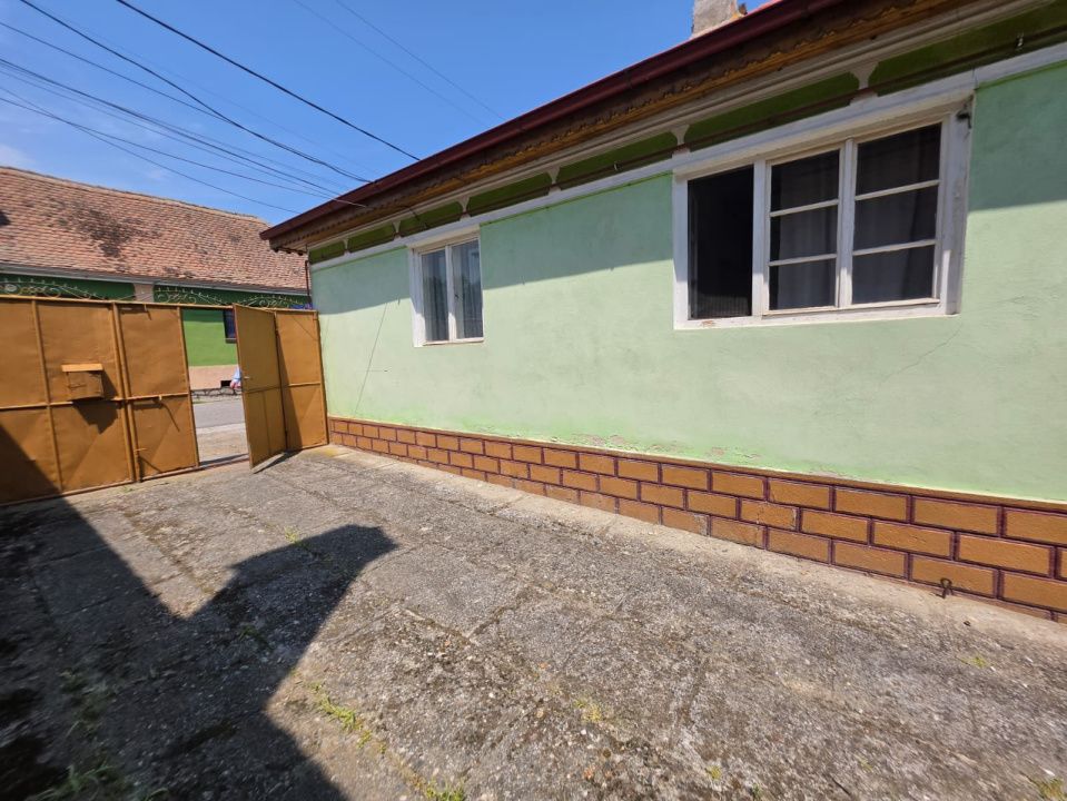 Casa la tara, Apoldul de Sus, 4 camere dormitoare, anexe, pivnita, teren 1200 mp – fotografia 3 din 43