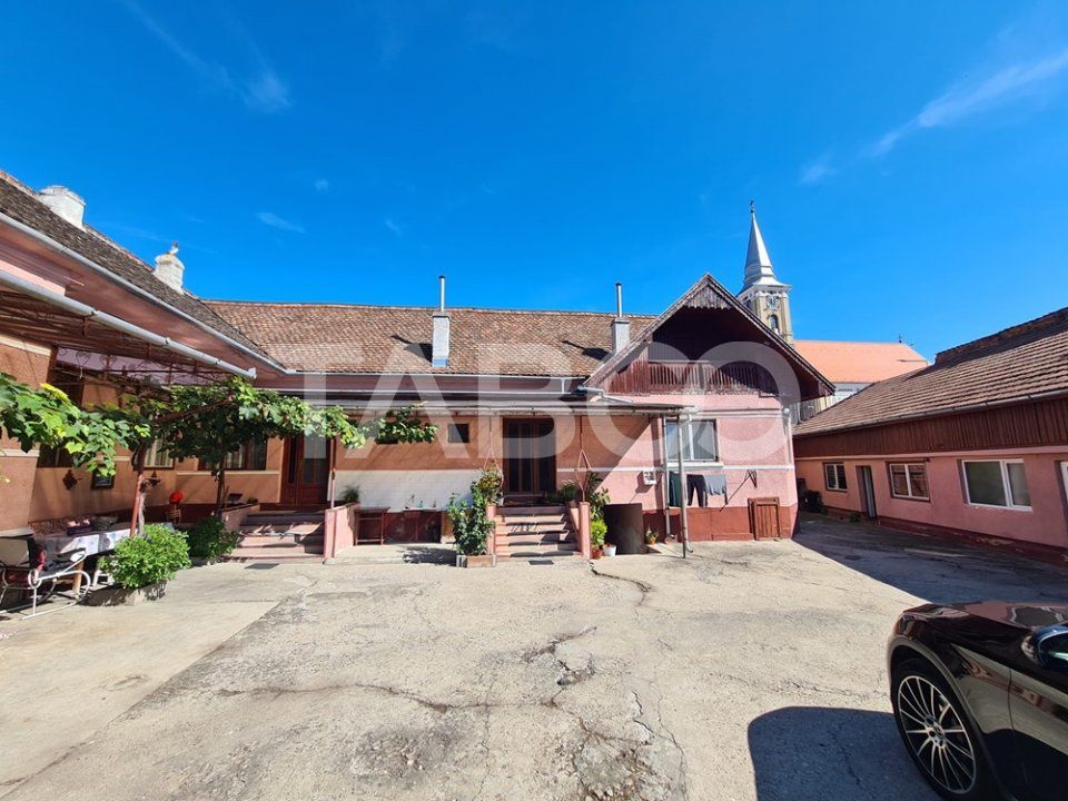 Casa cu spatiu comercial de vanzare in Sebes zona centrala – fotografia 3 din 20