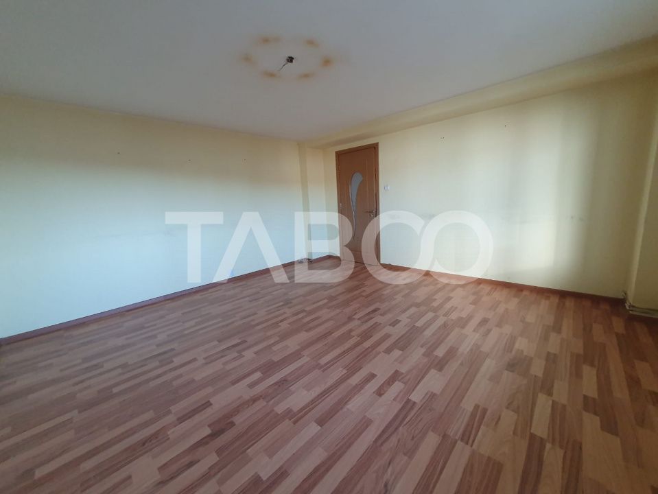 Apartament 3 camere decomandat 80 mp + 2 balcoane zona Teiului – fotografia 2 din 13