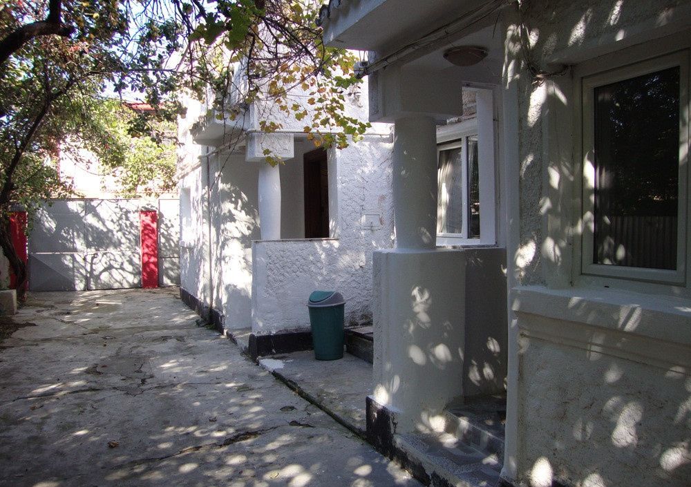 DRUMUL SĂRII Casă din 1941, cu curte proprie și CINCI intrări separate – fotografia 1 din 1