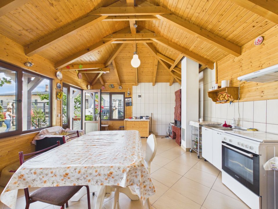 Casa cu priveliste de vis si potential turistic sau investitie in zona Bran – fotografia 39 din 46