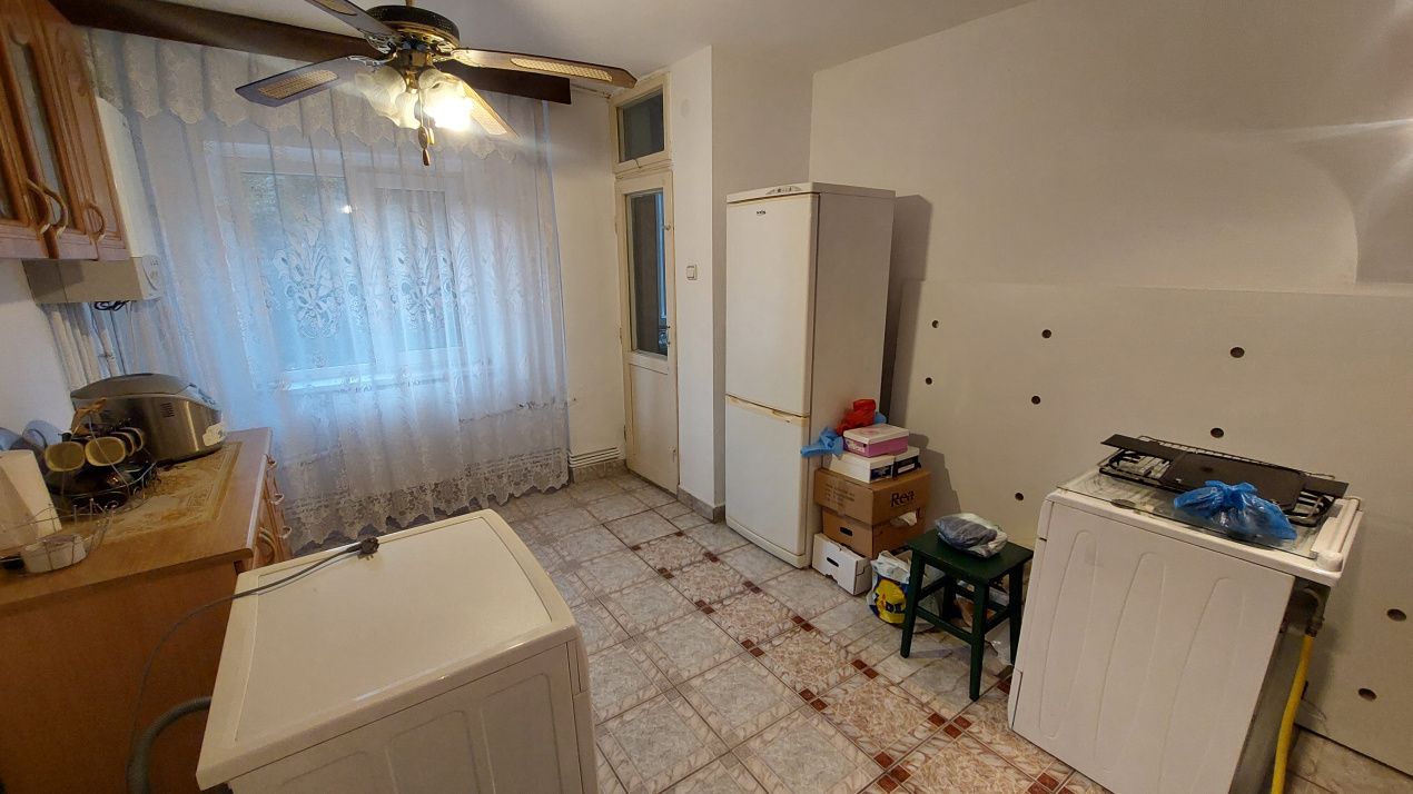 Apartament 2 camere decomandat, etajul 1, George Enescu, zona Liceul de Chimie – fotografia 3 din 5