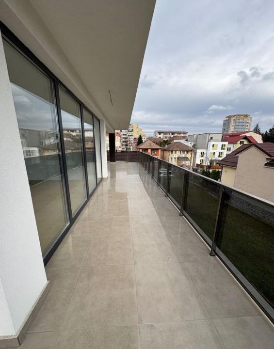 Vilă modernă, 6 camere, Iulius Mall, Gheorgheni – fotografia 7 din 8