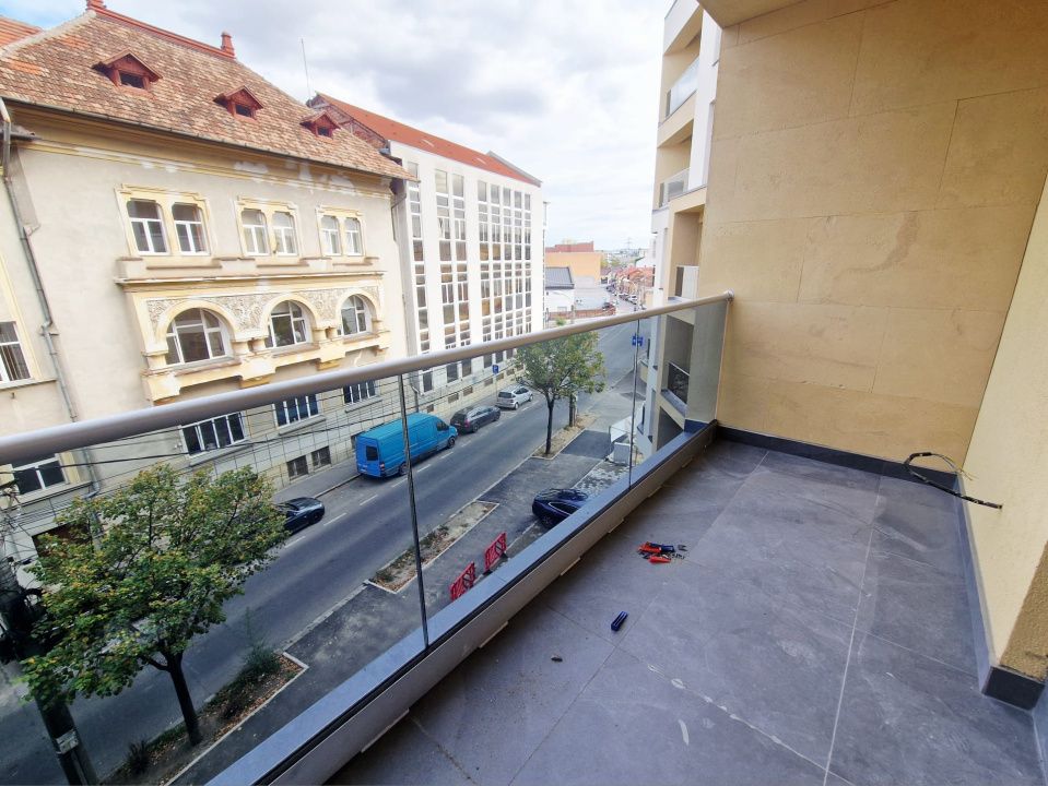 Apartament cu 3 camere, Semicentral – fotografia 1 din 7