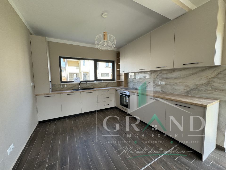 OPORTUNITATE!Casă individuală | 4 camere | 3 băi | Garaj | Terasă | Dezmir – fotografia 1 din 36