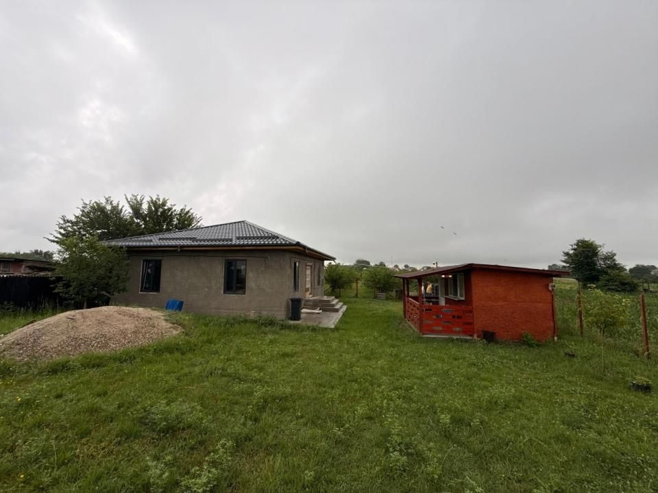 Casă semifinisată | Buzoiești | Teren generos 2.900 mp – fotografia 1 din 12