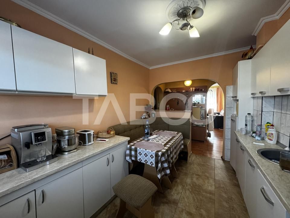 COMISION 0 - Apartament 4 camere 2 bai pivnta si balcon 8 mp Cisnadie – fotografia 16 din 19