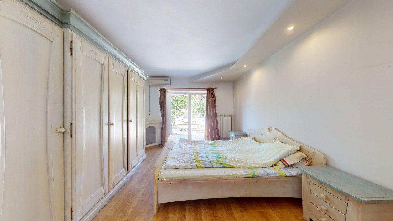 Vila cu 8 camere de vanzare  / teren 840 mp.  -  Prelungirea Ghencea – fotografia 9 din 33