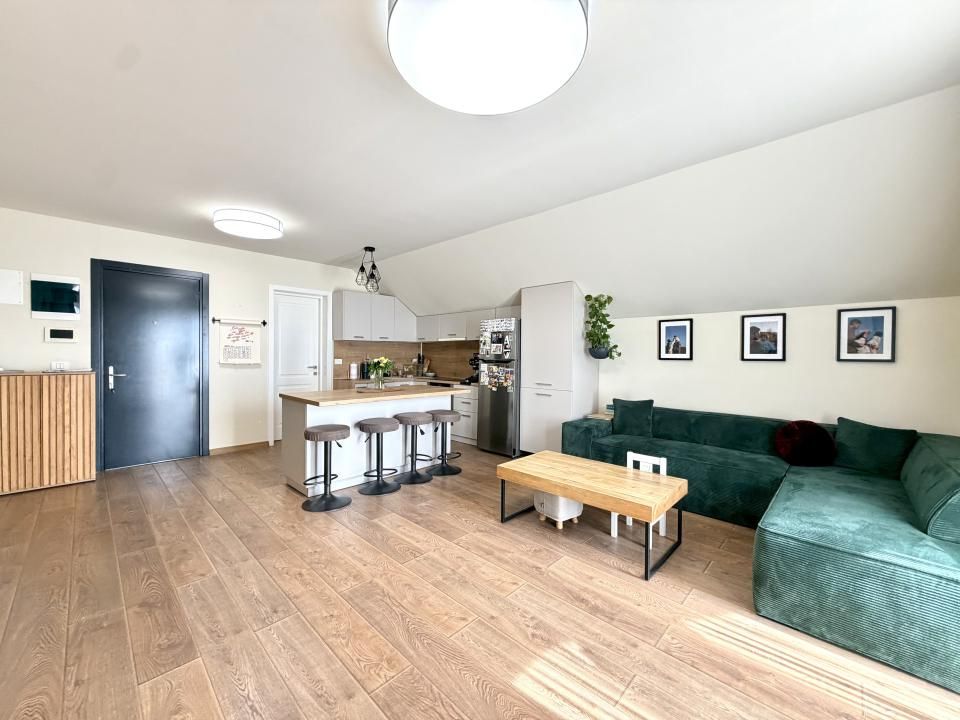 Apartament spatios, 3 camere, pod amenajat, zona centrala Dumbravita – fotografia 2 din 9