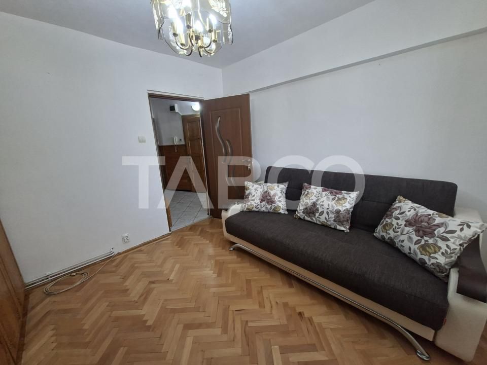 Apartament de inchiriat 2 camere zona Strand etaj 3 bucatarie separata – fotografia 3 din 18