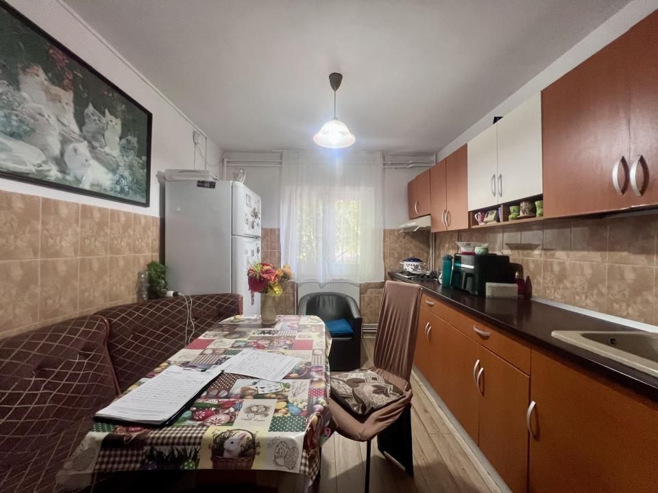 Apartament 3 camere, 69 mp utili, decomandat, parter - zona Soarelui – fotografia 10 din 12