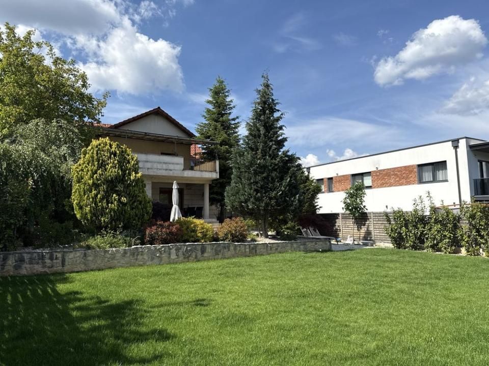 VILĂ EXCLUSIVISTĂ ÎN MĂNĂȘTUR CU GARAJ | 330 MP UTILI S+P+E | 800 MP TEREN – fotografia 4 din 8