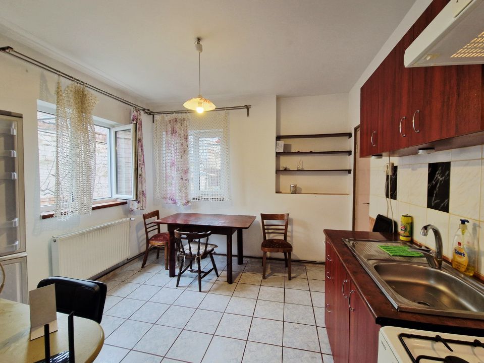 Casa cu o curte comuna  in piata 1848 – fotografia 13 din 29