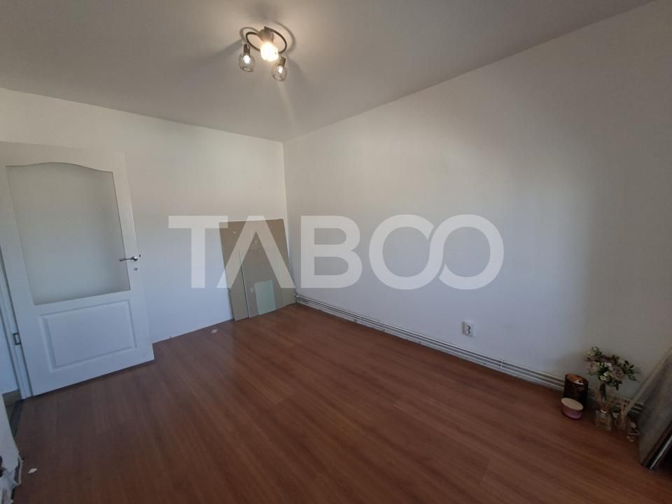 Apartament decomandat de vanzare 2 camere Strand etaj 4 acoperis – fotografia 5 din 18
