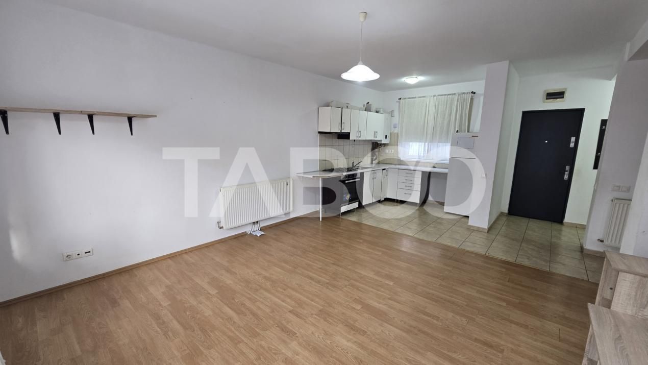 Casa de inchiriat 3 camere si 425mp curte libera in Sura Mare – fotografia 3 din 12