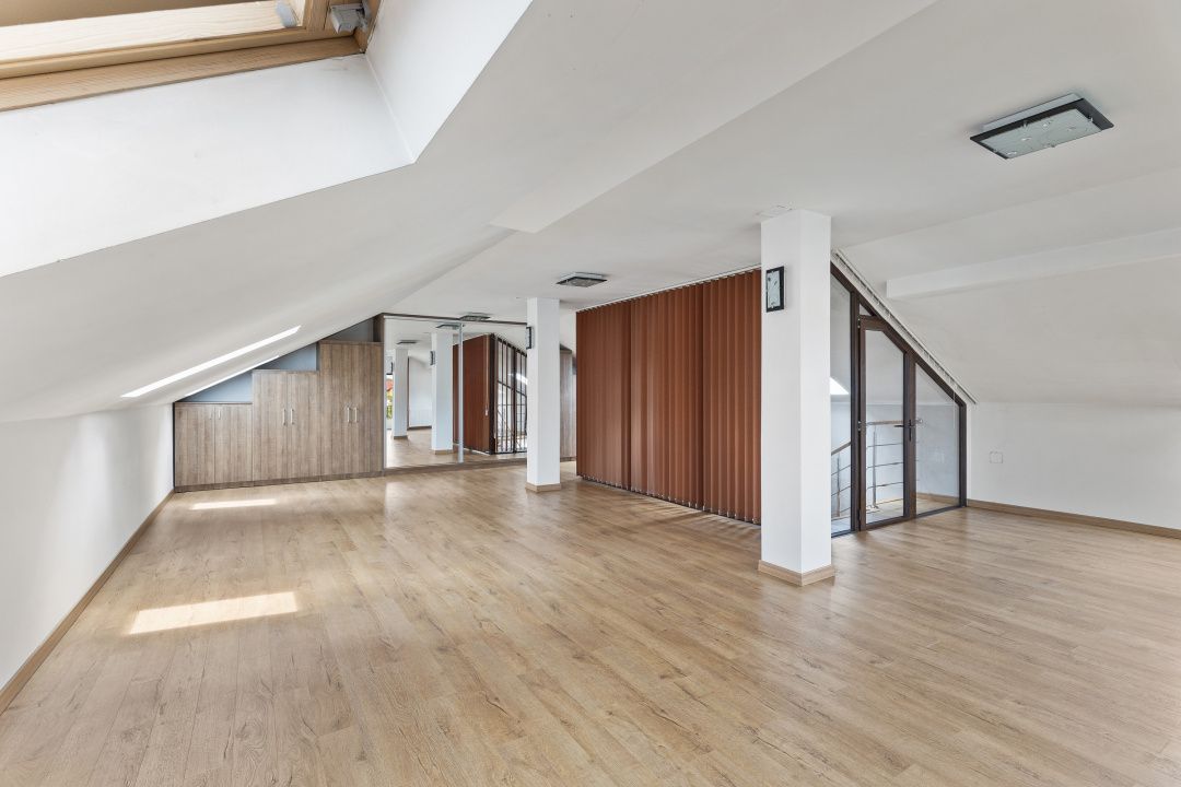 Vila spațioasă 5 camere, 5 băi, Garaj 2 mașini, Zona Primo – poziție excelentă – fotografia 21 din 31