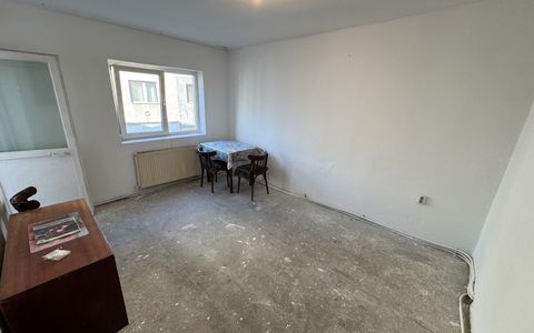 Garsonieră de vânzare | etaj 2 | Dragoș vodă | necesită renovare