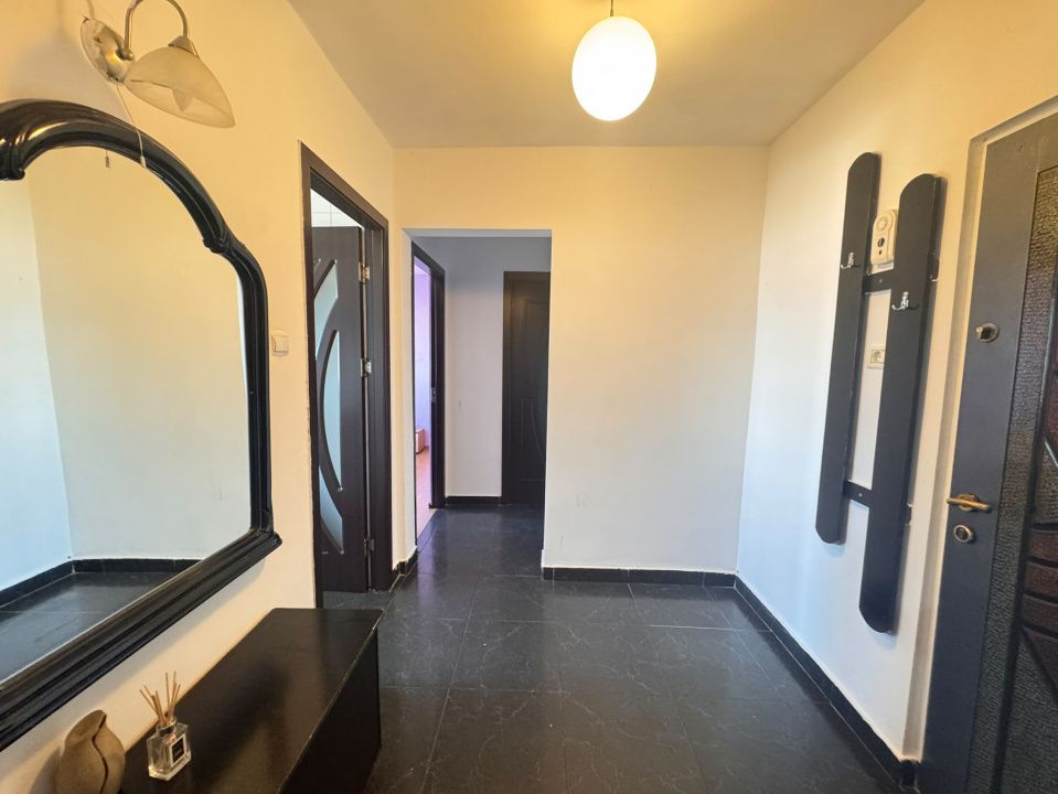 Apartament 2 camere de vânzare – Casa de Cultură, Constanța – fotografia 2 din 18
