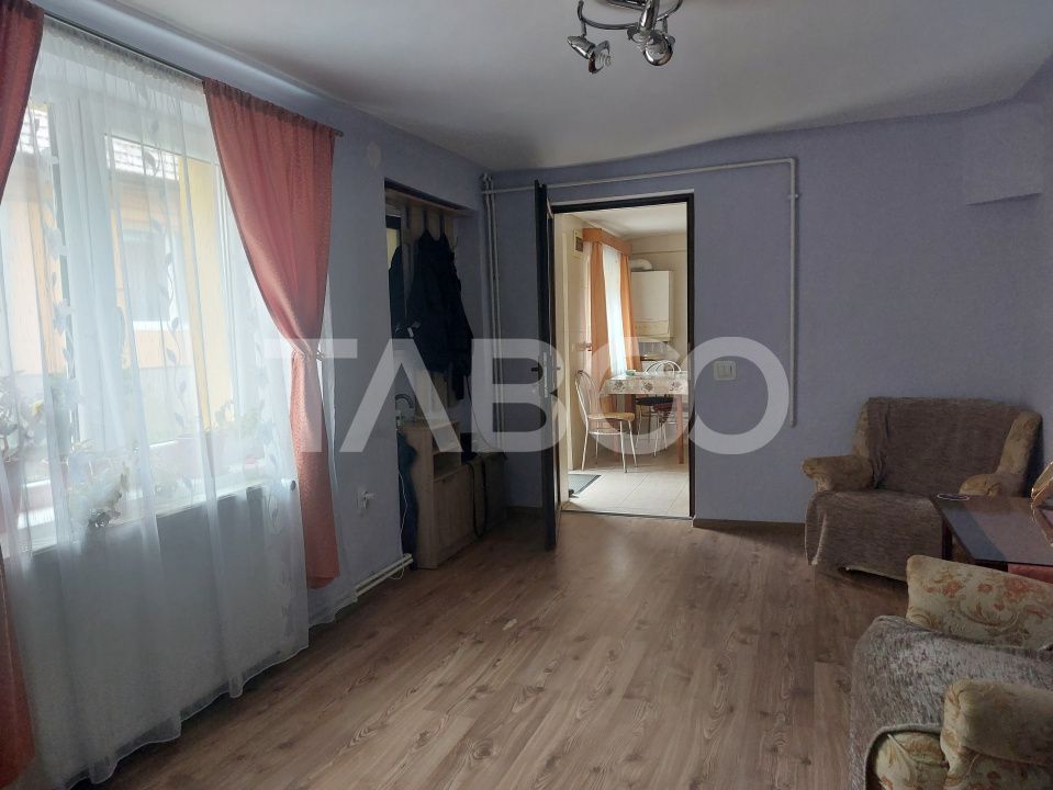 Casa in zona centrala 5 camere 2 bucatarii 3 bai curte comuna Cisnadie – fotografia 11 din 28