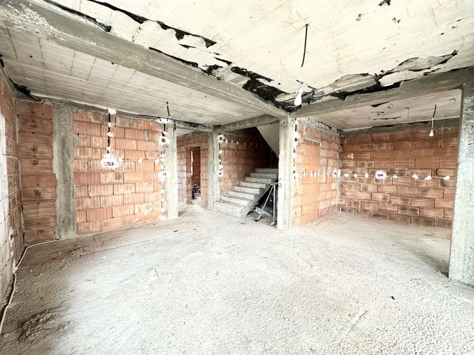 Duplex la roșu cu 5 camere, 127 mp utili 305 mp teren - Dumbravita – fotografia 2 din 12