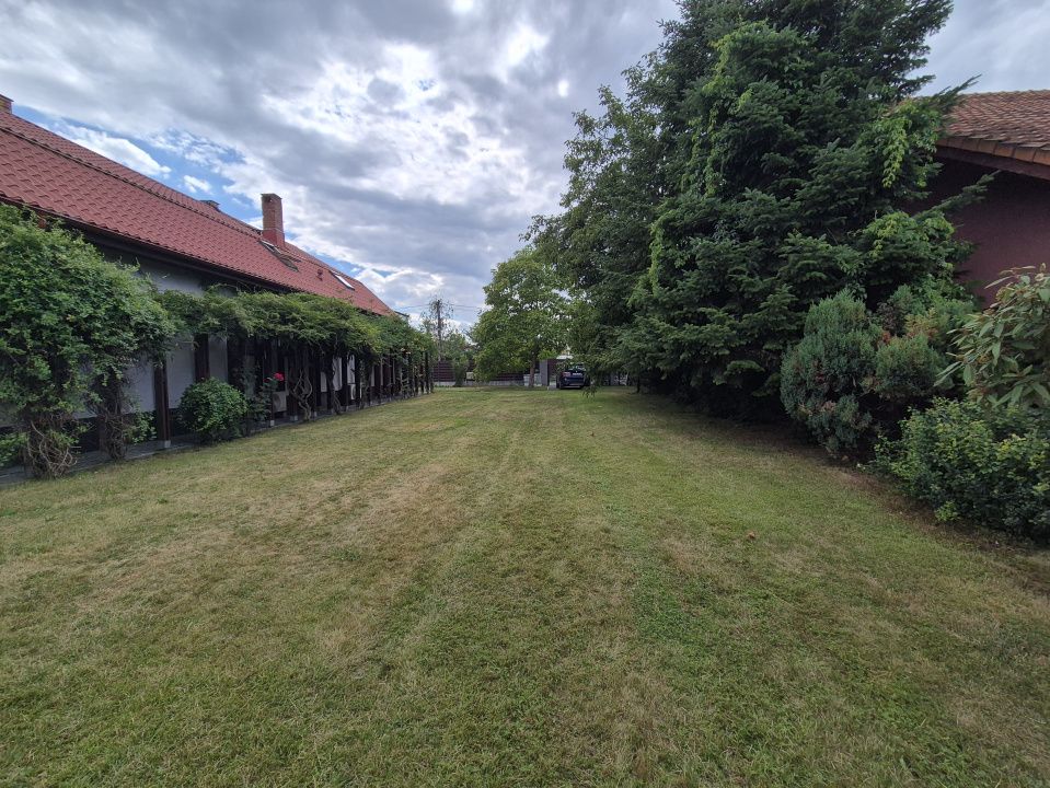 Proprietate exclusivistă cu 7.000 mp teren, piscină și multiple spații adiacente – fotografia 14 din 34